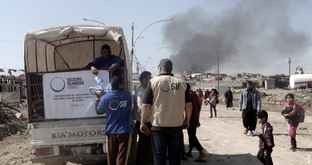 Distribution d’aide de  première urgence aux populations fuyant Mossoul à « Bagdad cycle ». 
